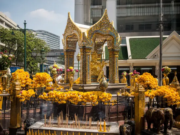 에라완 사당 (Erawan Shrine)